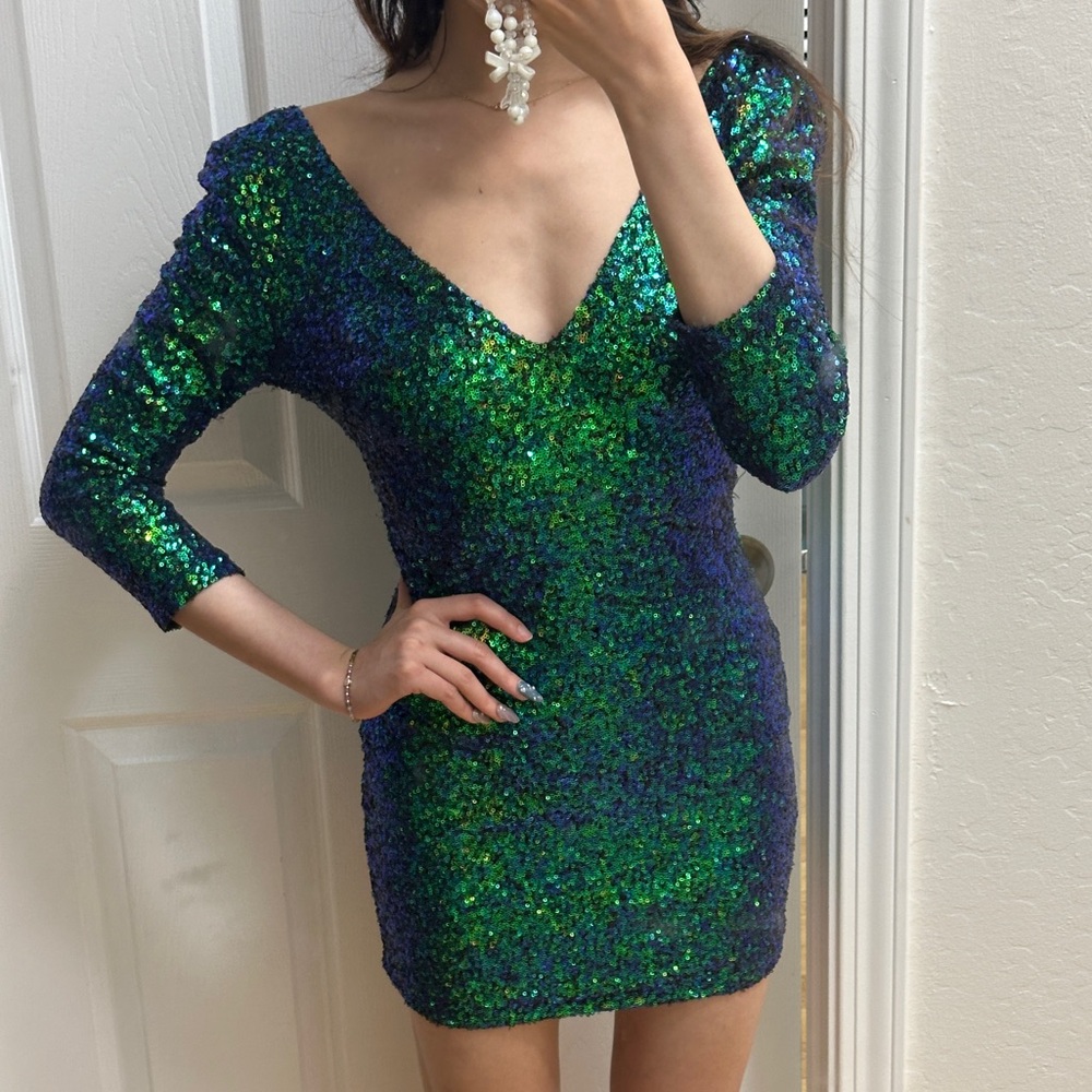 mermaid sequined sleeve mini dress